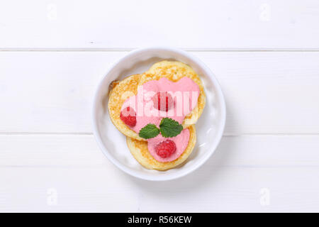 American pancake con yogurt e lamponi Foto Stock