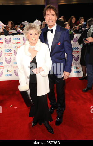 Il Pride of Britain Awards 2018 a Londra con: Sir Cliff Richard, Gloria Hunniford dove: Londra, Regno Unito quando: 29 Ott 2018 Credit: Lia Toby/WENN.com Foto Stock