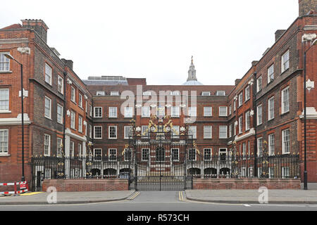 LONDON, Regno Unito - 17 novembre: collegio dei bracci a Londra il 17 novembre 2013. Il Collegio di bracci Royal Corporation Building a Londra, Regno Foto Stock