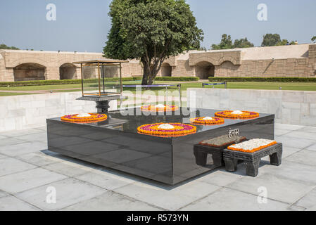 Raj Ghat memorial dedicato al Mahatma Ghandi, Vecchia Delhi, India Foto Stock