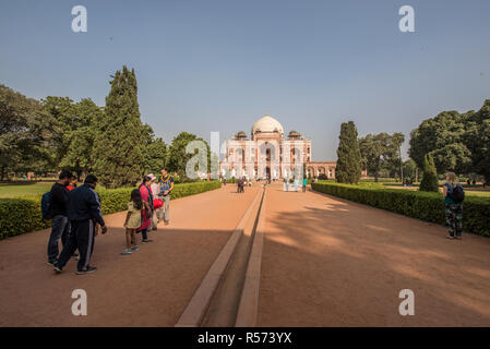 La Tomba di Humayun visto da CHAR BAGH Giardino, Delhi, India Foto Stock