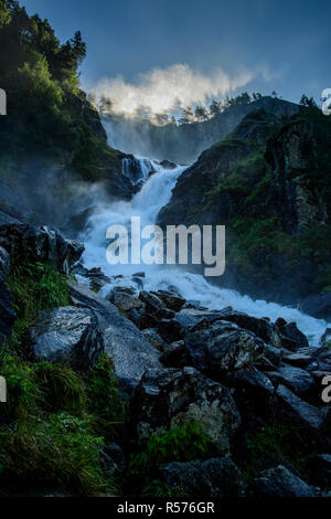 Cascate Latefossen vicino a Odda, Norvegia in estate. Foto Stock