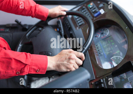 Autobus di linea o granturismo conducente Foto Stock