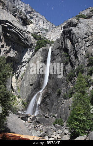 Abbassare Yosemite Falls - notte Foto Stock