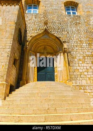 Dubrovnik Croazia - Giugno 07, 2015: La piccola porta della chiesa Foto Stock