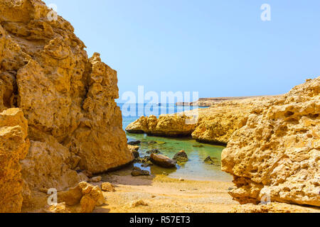 Baia con acqua blu in Ras Mohammed Parco Nazionale in Egitto Foto Stock