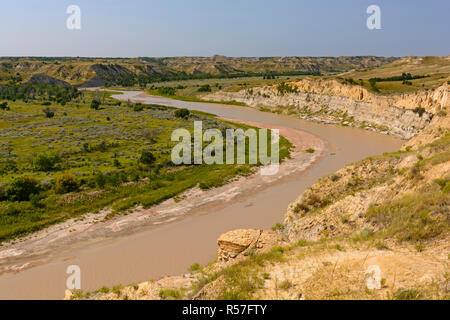 Il piccolo fiume Missouri nel Parco nazionale Theodore Roosevelt Foto Stock