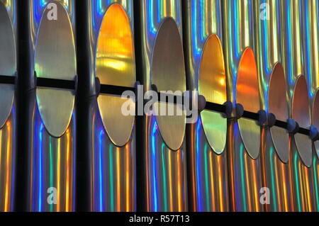 Shiny organo a canne nella Sagrada Familia di Barcellona Foto Stock