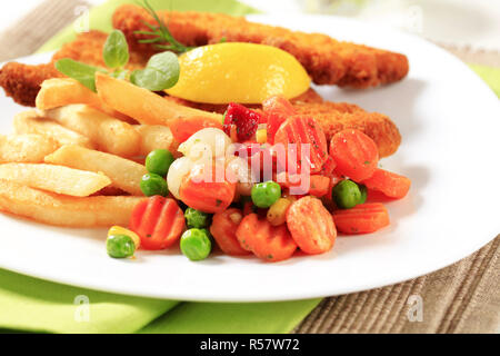 Pesce fritto e patatine fritte Foto Stock