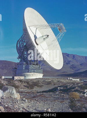 Deep Space Antenna 210' a Goldstone, CA - 1972 Foto Stock