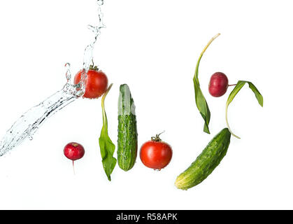 I pomodori freschi, cetrioli, Rafano in spray di acqua. Foto Stock