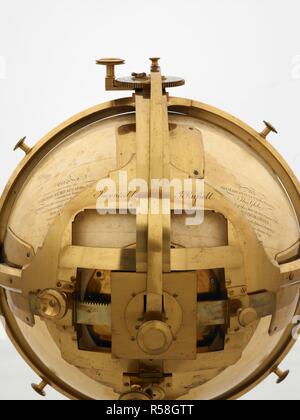 Globo della luna. Un mondo che rappresenta la superficie visibile della luna, costruito da triangoli misurato con un micrometro. [Londra?] : J. Russell, 1797. 1 globe : col., su di un supporto in metallo con metallo anello meridiano, ora anello e miniatura globo terrestre attaccato ; 30 cm. in diam.; Scala non dato. Fonte: Mappe G.45 visualizza 8. Autore: Russell, John. Foto Stock