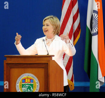 2009 - STATI UNITI Il segretario di Stato Hillary Rodham Clinton parla presso l Università di Nuova Delhi Foto Stock