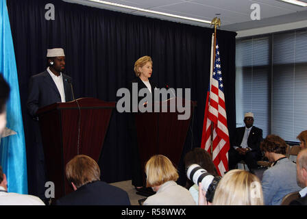 2009 - STATI UNITI Il segretario di Stato Hillary Rodham Clinton partecipa a una conferenza stampa con il Presidente somalo Sheikh Sharif Ahmed a Nairobi Foto Stock