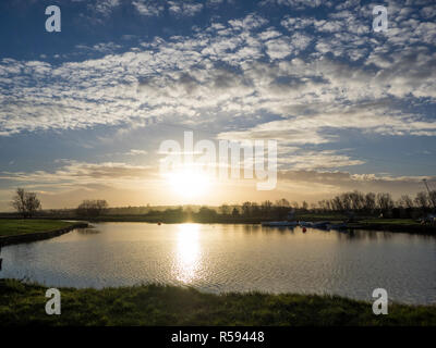 Sheerness, Kent, Regno Unito. 30 Novembre, 2018. Regno Unito: Meteo una luminosa e soleggiata mattina a Sheerness, Kent. Credito: James Bell/Alamy Live News Foto Stock