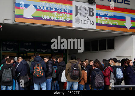 Foto LaPresse/Casentini 30/11/2018 Verona (Italia) Attualit&#xe0; - Italiano Job&amp;Orienta 28&#xb0; mostra convegno nazionale orientamento, scuola, formazione e lavoro - Fiera di Verona Nella foto: l'entrata della Fiera di Verona logo Job&amp;Orienta Foto LaPresse/Casentini Novembre 30, 2018 Verona (Italia) - Attualità - la diplomazia Job&amp;Orienta 28&#xb0; esposizione nazionale di orientamento della conferenza, scuola, formazione e lavoro - Fiera di Verona nel pic: Entrata Verona Fiere con Job&amp;orienta il logo Foto Stock