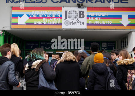 Foto LaPresse/Casentini 30/11/2018 Verona (Italia) Attualit&#xe0; - Italiano Job&amp;Orienta 28&#xb0; mostra convegno nazionale orientamento, scuola, formazione e lavoro - Fiera di Verona Nella foto: l'entrata della Fiera di Verona logo Job&amp;Orienta Foto LaPresse/Casentini Novembre 30, 2018 Verona (Italia) - Attualità - la diplomazia Job&amp;Orienta 28&#xb0; esposizione nazionale di orientamento della conferenza, scuola, formazione e lavoro - Fiera di Verona nel pic: Entrata Verona Fiere con Job&amp;orienta il logo Foto Stock