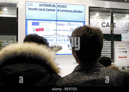 Foto LaPresse/Casentini 30/11/2018 Verona (Italia) Attualit&#xe0; - Italiano Job&amp;Orienta 28&#xb0; mostra convegno nazionale orientamento, scuola, formazione e lavoro - Fiera di Verona Nella foto: stand Job&amp;Orienta Foto LaPresse/Casentini Novembre 30, 2018 Verona (Italia) - Attualità - la diplomazia Job&amp;Orienta 28&#xb0; esposizione nazionale di orientamento della conferenza, scuola, formazione e lavoro - Fiera di Verona nel pic: Job&amp;Orienta stand Foto Stock