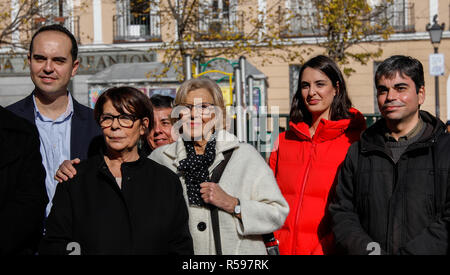 Madrid, Spagna. 30 Novembre, 2018. MANUELA CARMENA, sindaco di Madrid. Il sindaco di Madrid, Manuela Carmena; il delegato di Ambiente e mobilità, Inés Sabanes; il delegato di uno sviluppo urbano sostenibile, José Manuel Calvo e il delegato dell'Economia e delle finanze e consigliere del centro distretto, Jorge García Castaño, partecipare all'inizio del centro di Madrid, la bassa zona di emissione che iniziano a lavorare in questo venerdì e che è parte di un piano per la qualità dell'aria e il cambiamento climatico il Nov 30, 2018 a Madrid, Spagna Credito: Jesús Hellin/Alamy Live News Foto Stock