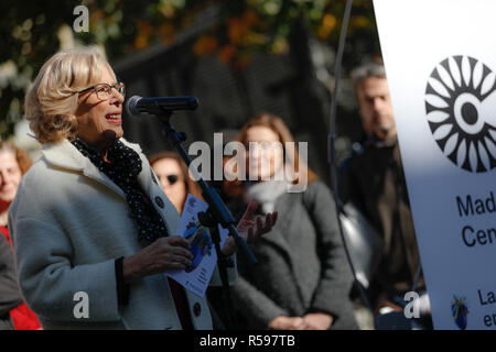 Madrid, Spagna. 30 Novembre, 2018. MANUELA CARMENA, sindaco di Madrid. Il sindaco di Madrid, Manuela Carmena; il delegato di Ambiente e mobilità, Inés Sabanes; il delegato di uno sviluppo urbano sostenibile, José Manuel Calvo e il delegato dell'Economia e delle finanze e consigliere del centro distretto, Jorge García Castaño, partecipare all'inizio del centro di Madrid, la bassa zona di emissione che iniziano a lavorare in questo venerdì e che è parte di un piano per la qualità dell'aria e il cambiamento climatico il Nov 30, 2018 a Madrid, Spagna Credito: Jesús Hellin/Alamy Live News Foto Stock