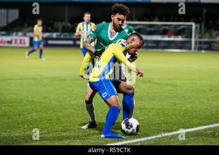 DORDRECHT , 30-11-2018 , Riwal Hoogwerkers Stadium , Calcetto , Stagione 2018/2019 , olandese Keuken Kampioen Divisie , FC Dordrecht - RKC Waalwijk , FC Dordrecht player Brandon O Ottewill (l) RKC player Jurien Gaari durante la partita Foto Stock