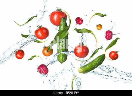 I pomodori freschi, cetrioli, Rafano in spray di acqua. Foto Stock