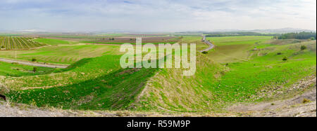 Paesaggio panoramico della Valle di Jezreel visto da Meghiddo. Il nord di Israele Foto Stock