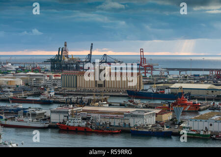 Vista aerea su Fred Olsen terminal al porto di Las Palmas di Gran Canaria. Fred. Olsen Express è un inter island ferry service in base al Canary ISL Foto Stock