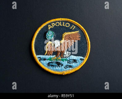 Missione NASA patch dall'Apollo 11 il volo spaziale per la luna. La NASA missione ricamato badge. Foto Stock