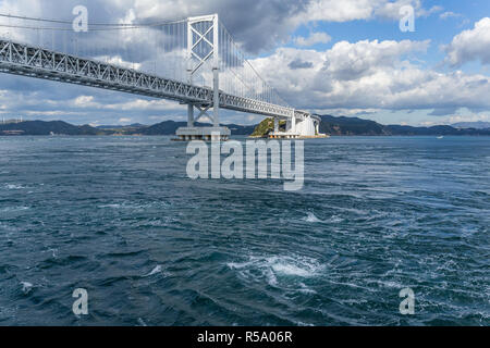 Ponte Onaruto e idromassaggio Foto Stock