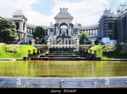 Fontana e chateau d'eau a Palazzo Longchamp Foto Stock