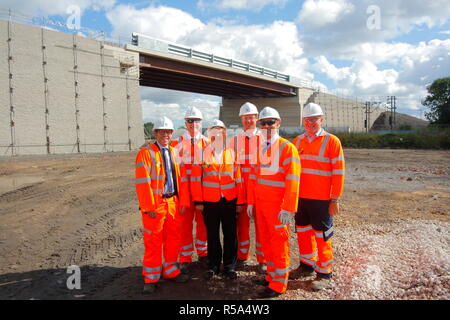 Sindaco di Doncaster Ross Jones nella foto 3 da sinistra & Carillion Chief Executive Richard Howson secondo da destra con Carillion & DMBC funzionari Foto Stock
