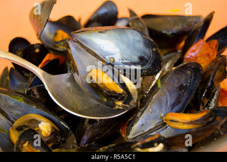 Impepata di cozze cotte al vapore o impepata di cozze Foto Stock