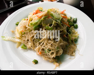 Mescolare il riso fritto VERMICELLI CON VERDURE Foto Stock