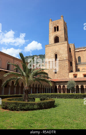 Chiostro della Cattedrale di Santa Maria Nuova, Monreale, sicilia, Italia Foto Stock