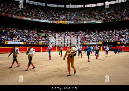 Medellin, Colombia, La Macarena Stadium, la Corrida Festival, arrivo dei mattatori Foto Stock