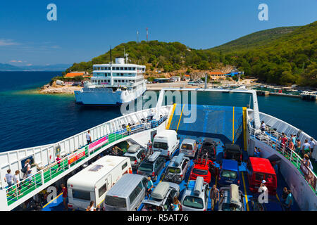 Croazia, Cres, auto passeggeri e di traghetto da Brestova Foto Stock