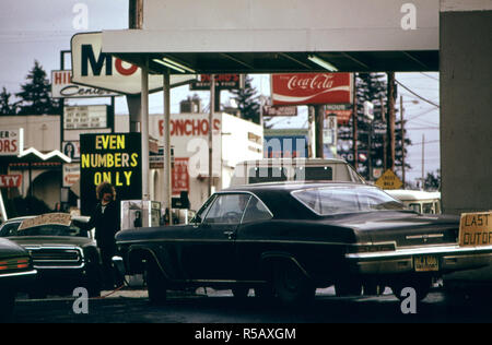 Portland 1974 - Stato di Oregon è stata la prima a passare ad un sistema di dispari e i numeri anche durante la crisi di benzina in autunno e inverno del 1973-74 hanno. Foto Stock