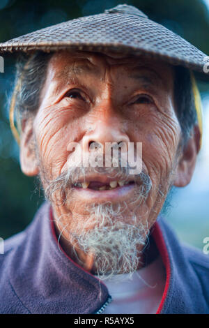 Il vecchio contadino Bhutanese, Bhutan Foto Stock