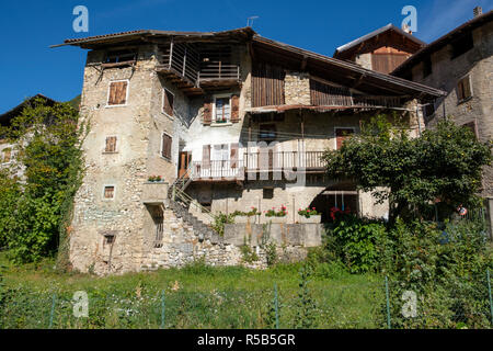 Il borgo medioevale di Canale di Tenno, Lago di Garda, provincia di Trento, Trentino, Italia Foto Stock