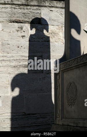 Unico lapidi Ottomana sono presso il giardino della Moschea Suleymaniye. Sculture in pietra sono capolavoro. Foto Stock