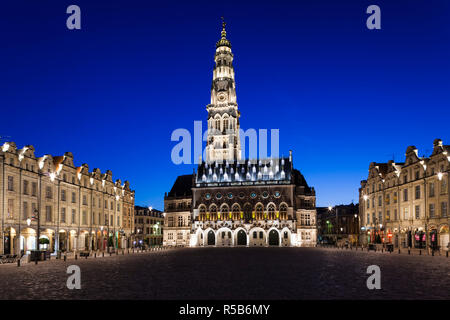 Francia, regione Nord - Pas de Calais, Arras, Municipio e Torre Foto Stock
