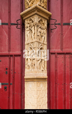 Francia, regione Piccardia, dipartimento della Somme, Amiens, la cattedrale di Notre Dame, ingresso anteriore dettaglio Foto Stock