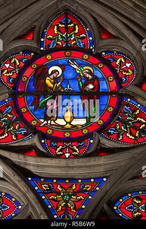 Francia, regione della Normandia, Dipartimento di Calvados, Bayeux, la cattedrale di Notre Dame, vetrata di dettaglio Foto Stock