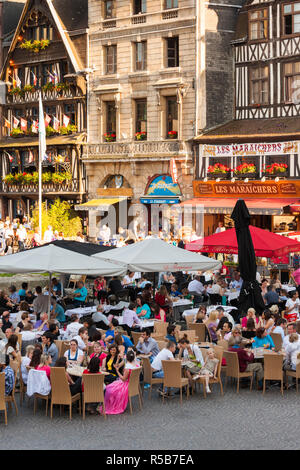 Francia, regione della Normandia, dipartimento Seine-Maritime, Rouen, Place du Vieux Marche, caffetterie Foto Stock