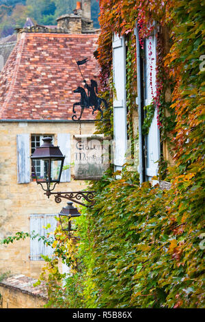 Francia, regione Aquitania, Dipartimento di Dordogne, Sarlat-la-Caneda, rue Montaigne Foto Stock