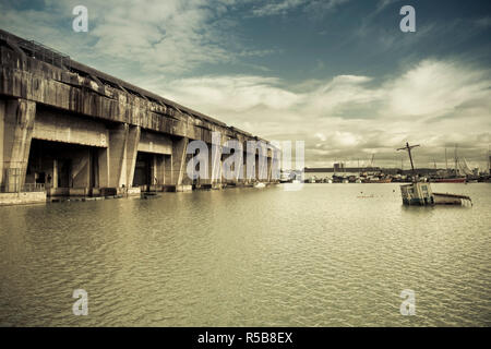 Francia, regione Aquitania, Gironde Department, Bordeaux, guerra mondiale due-epoca nazista base sottomarina, ora una galleria d'arte, esterna Foto Stock