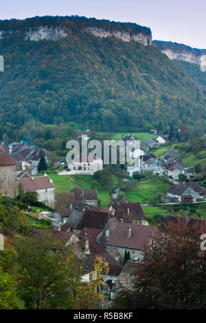 Francia, Dipartimento del Giura, regione Franche-Comte, Les Reculees zona di valle, Baume-les-Messieurs Foto Stock
