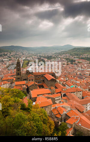 Francia, Haute-Loire reparto, regione Auvergne, Le Puy-en-Velay, la cattedrale di Notre Dame e la città Foto Stock