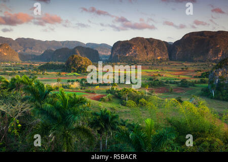 Cuba, Pinar del Rio Provincia, Vinales, Vinales Valley Foto Stock